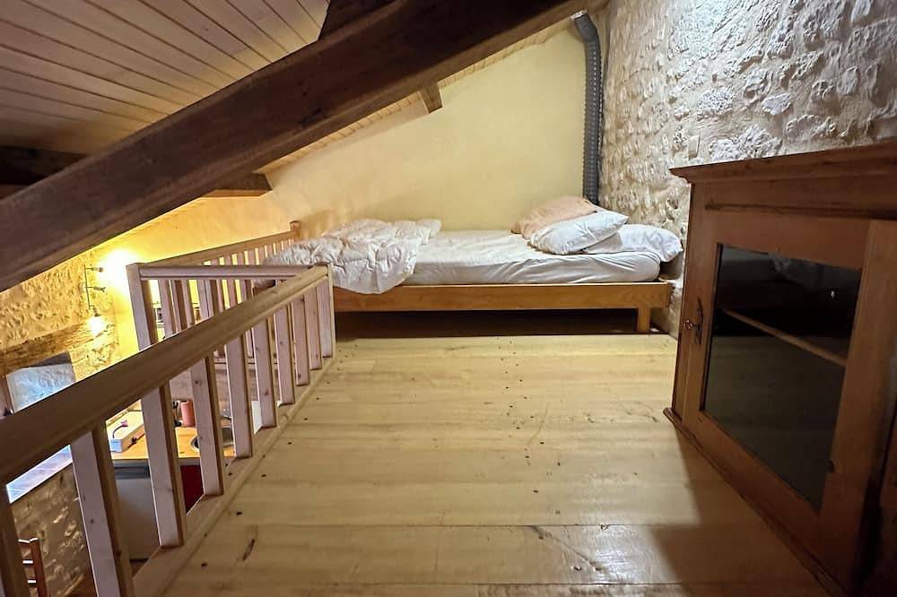 Appartement entier, Gites Oleandre et Lavande au Chateau Fabre Vieux in La Ballade de Pern, Quercy