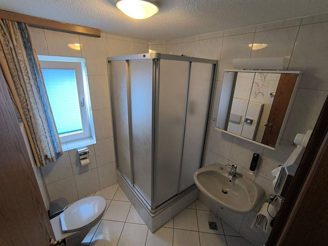 Komfortables und vielseitiges Zimmer–Perfekt für Erholung, Arbeit und Austausch in Züschen, Winterberg