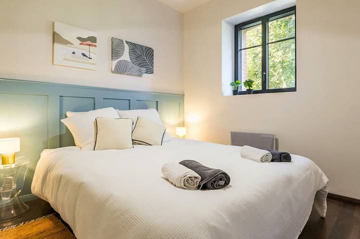 Gîte pour 18 personnes, avec jacuzzi ainsi que terrasse et jardin à Malville - 3