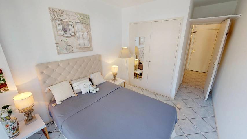Gîte pour 4 personnes, avec balcon ainsi que balcon/terrasse et piscine dans Plage des Sablettes Est - 4