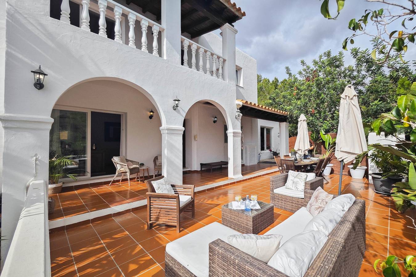 Villa 'Mercedes' with Sea View, Wi-Fi and Air Conditioning in Santa Eulària des Riu, Øst-Ibiza
