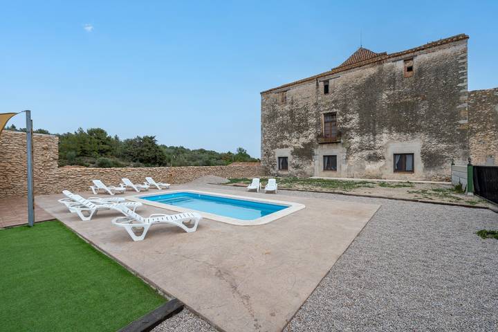 Casa rural para 16 personas, con Balcón además de Jardín y Piscina para niños en Provincia de Castellón