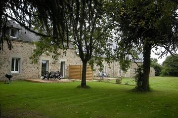 Gîte pour 8 personnes, avec terrasse et jardin à Plescop