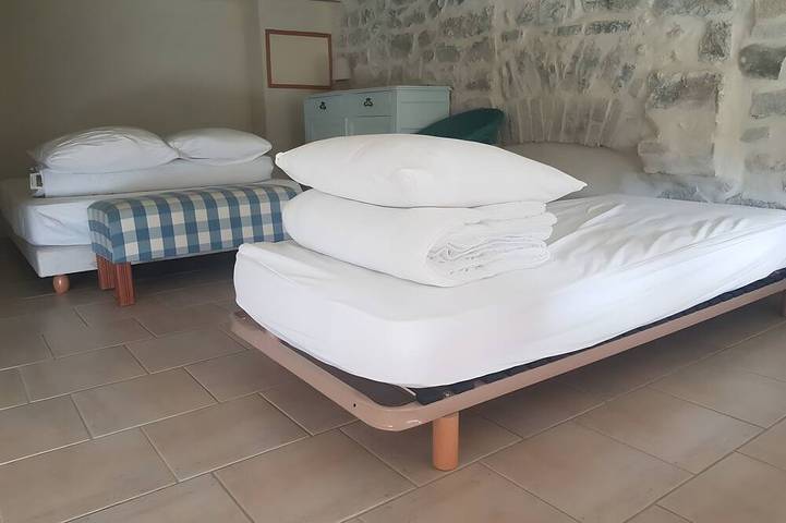 Location de vacances pour 9 personnes, avec piscine ainsi que jardin et terrasse à Courry - 3