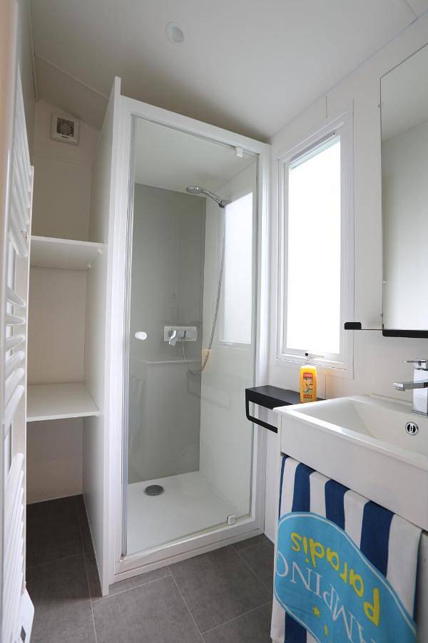 Location de vacances pour 6 personnes, avec piscine et sauna ainsi que terrasse et jacuzzi, animaux acceptés à Moyenneville