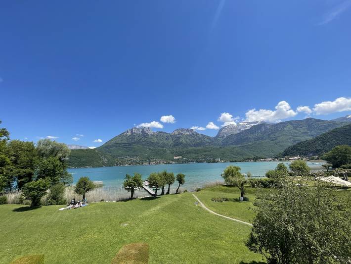 Gîte pour 8 personnes, avec vue sur le lac ainsi que terrasse et jardin à Duingt - 2