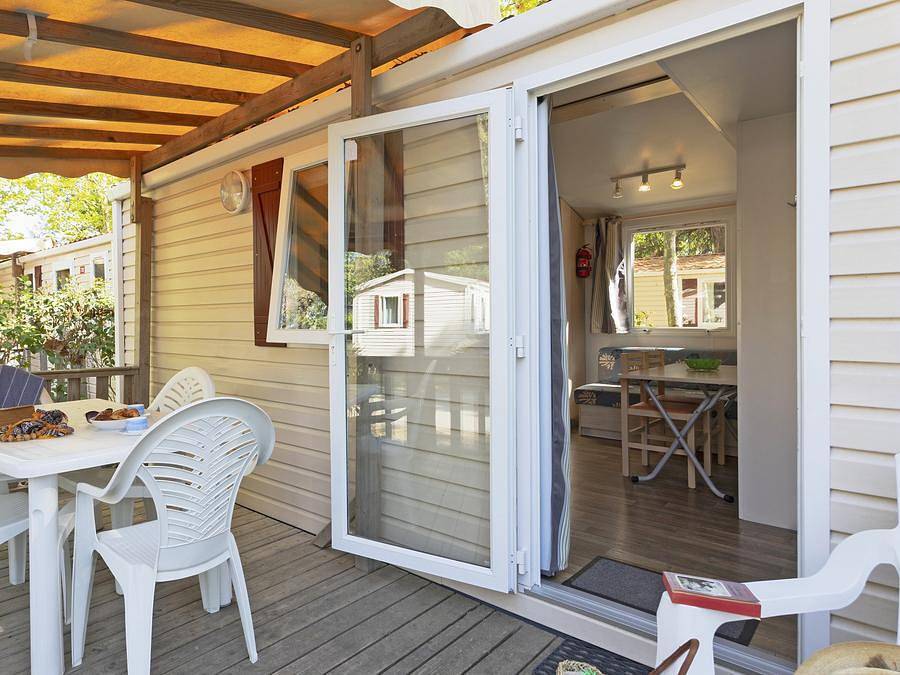 Camping Marina d'Erba Rossa - Mobilheim 4 personen - Classic | 2 Schlafz. | 4 Pers. | Erhöhte Terrasse | Klimaanlage in Marina d'Oru, Ghisonaccia