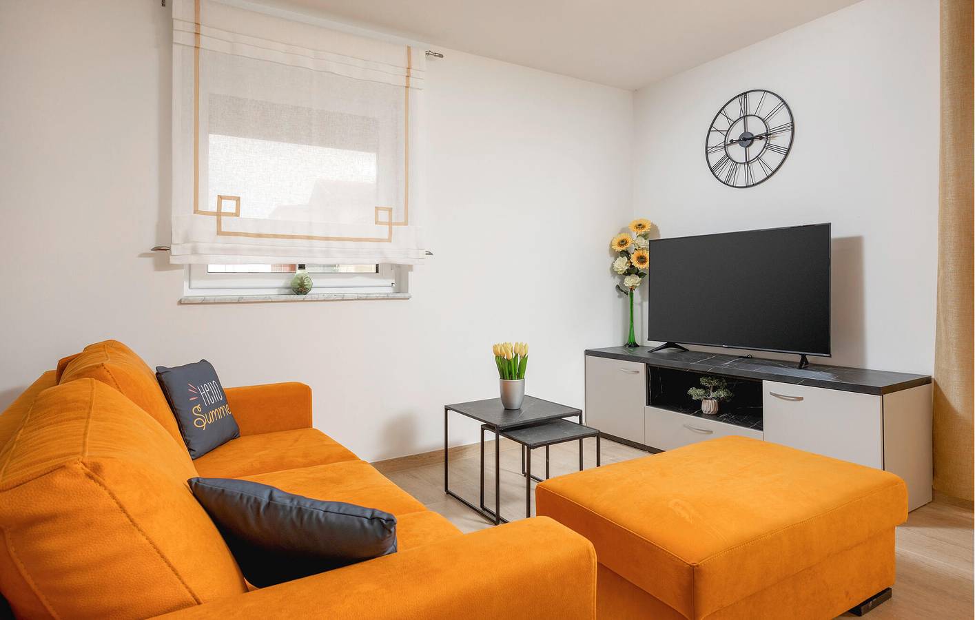 Entire holiday apartment, Charming 2-Bed Apartment with Pool, Wifi & Terrace – 500m to Beach in Grljevac (Podstrana), Podstrana