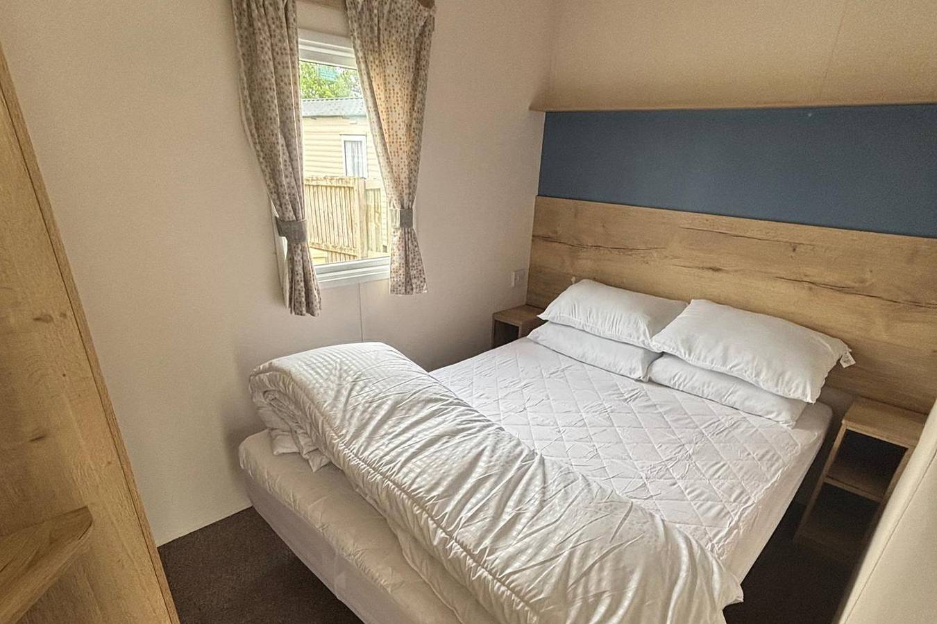 Caravan Sleeps 5 - Decking, Parking, Pet Friendly in Blackpool Pleasure Beach, North West England