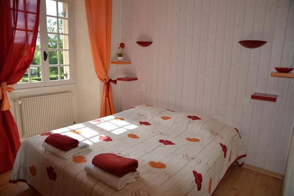 Authentic and comfortable house with heated indoor pool (from April to November) in Domme, Périgord Noir