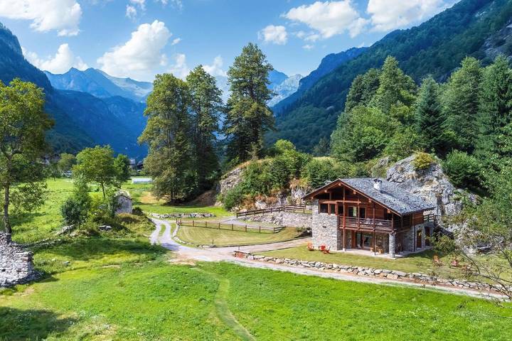 Gîte pour 6 personnes, avec Terrasse ainsi que Jardin et Vue à Campertogno