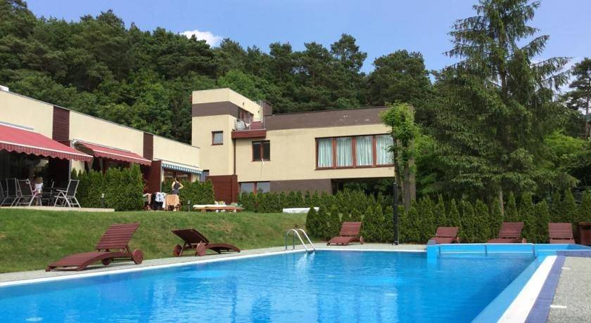 Ferienwohnung für 4 Personen, mit Garten und Pool sowie Sauna und Ausblick