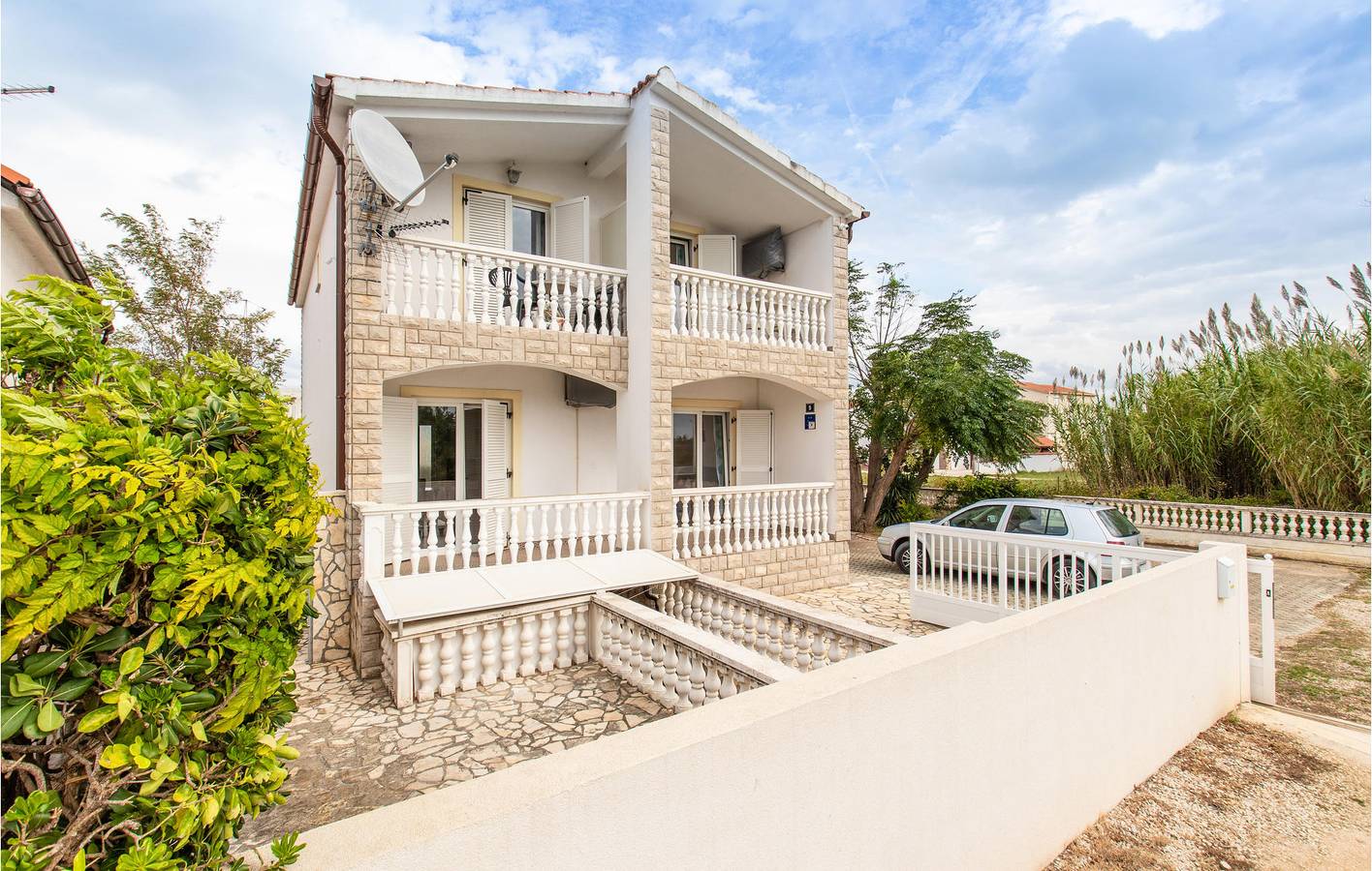 Geheel vakantieappartement, Gezellige accommodatie op 1,5 km van het strand van Ždrijac: wifi, airconditioning, parkeergelegenheid en terras in Nin, Zadar