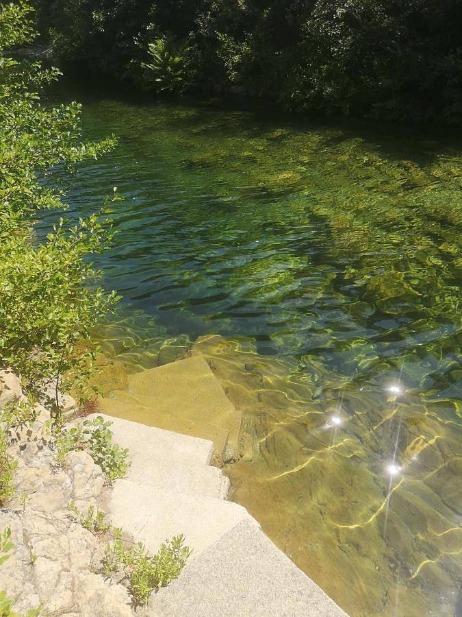 Tente pour 4 personnes, avec Terrasse et Jardin ainsi que Piscine et Vue en Corse