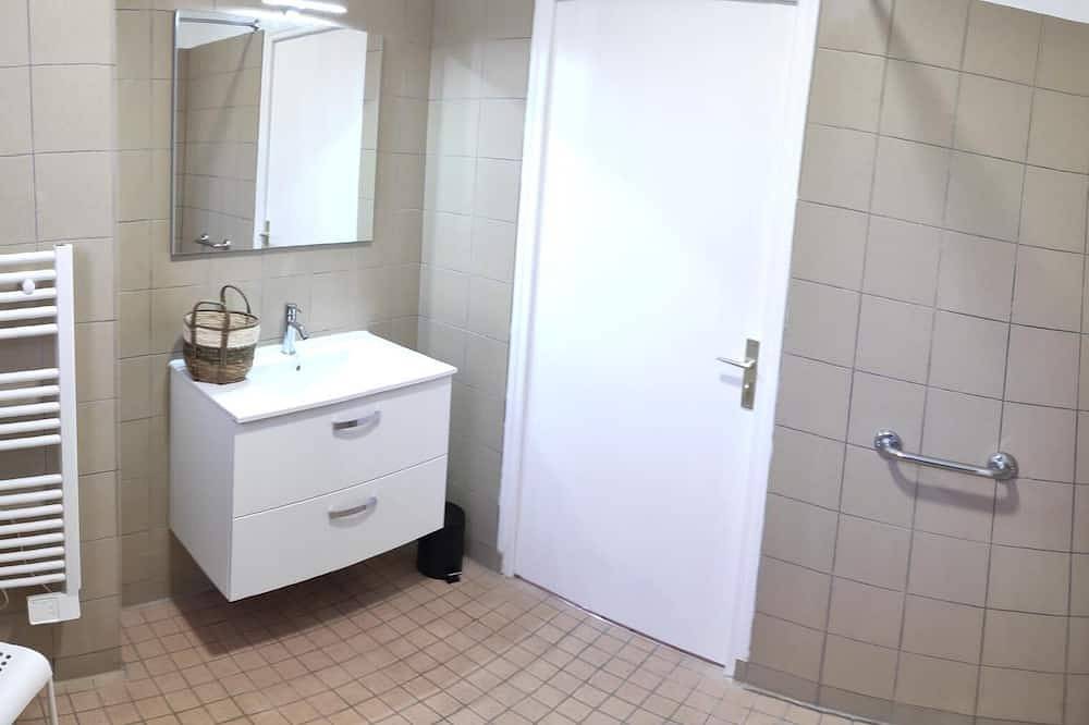 Appartement entier, Appartement au calme, avec jardin et Wifi gratuit (T2 - Valençay 12 in Les Aix-d'Angillon, Région de Bourges