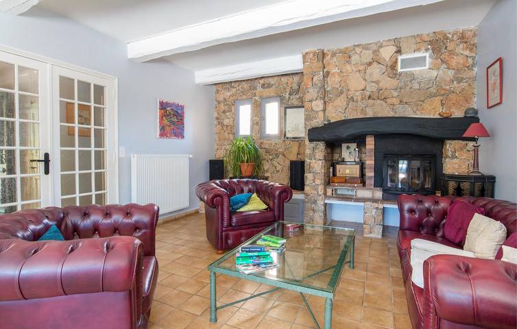 Location de vacances pour 8 personnes, avec jardin ainsi que piscine et terrasse à Saint-Cézaire-sur-Siagne - 4