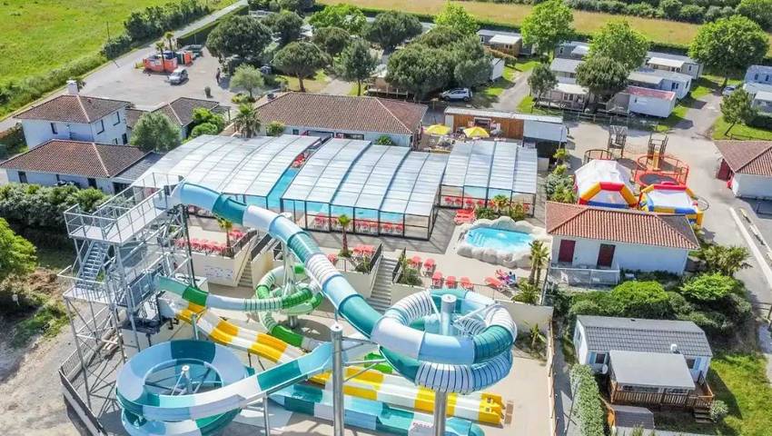 Mobil home pour 7 personnes, avec Bassin pour enfant à Saint-Michel-Chef-Chef - 2