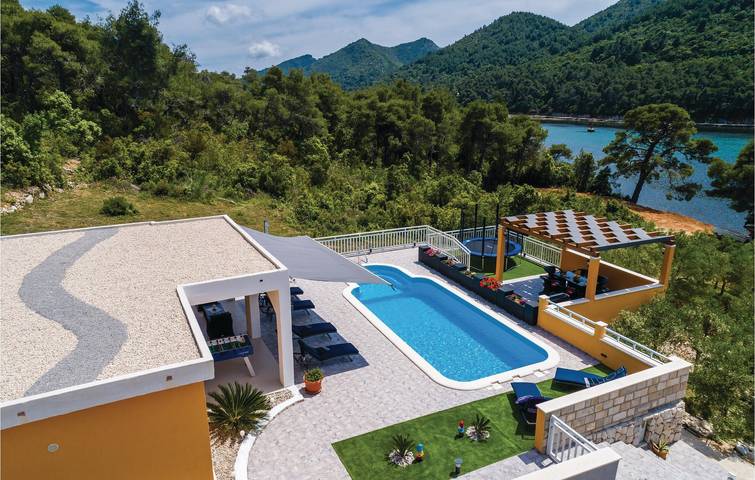 Gemütliche 2-Zimmer-Wohnung mit Pool, in der Nähe von Stone Town und der Küste in Ston, Dubrovnik-Neretva