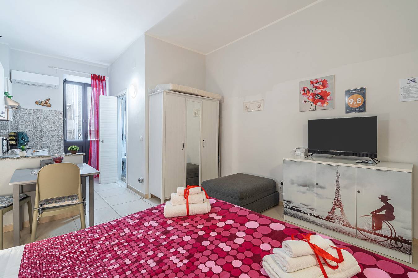 Entire apartment, Apartment 'La Fonte Di Ortigia - Casa Alfeo' with Balcony, Wi-Fi and Air Conditioning in Syracuse, Syracuse Province