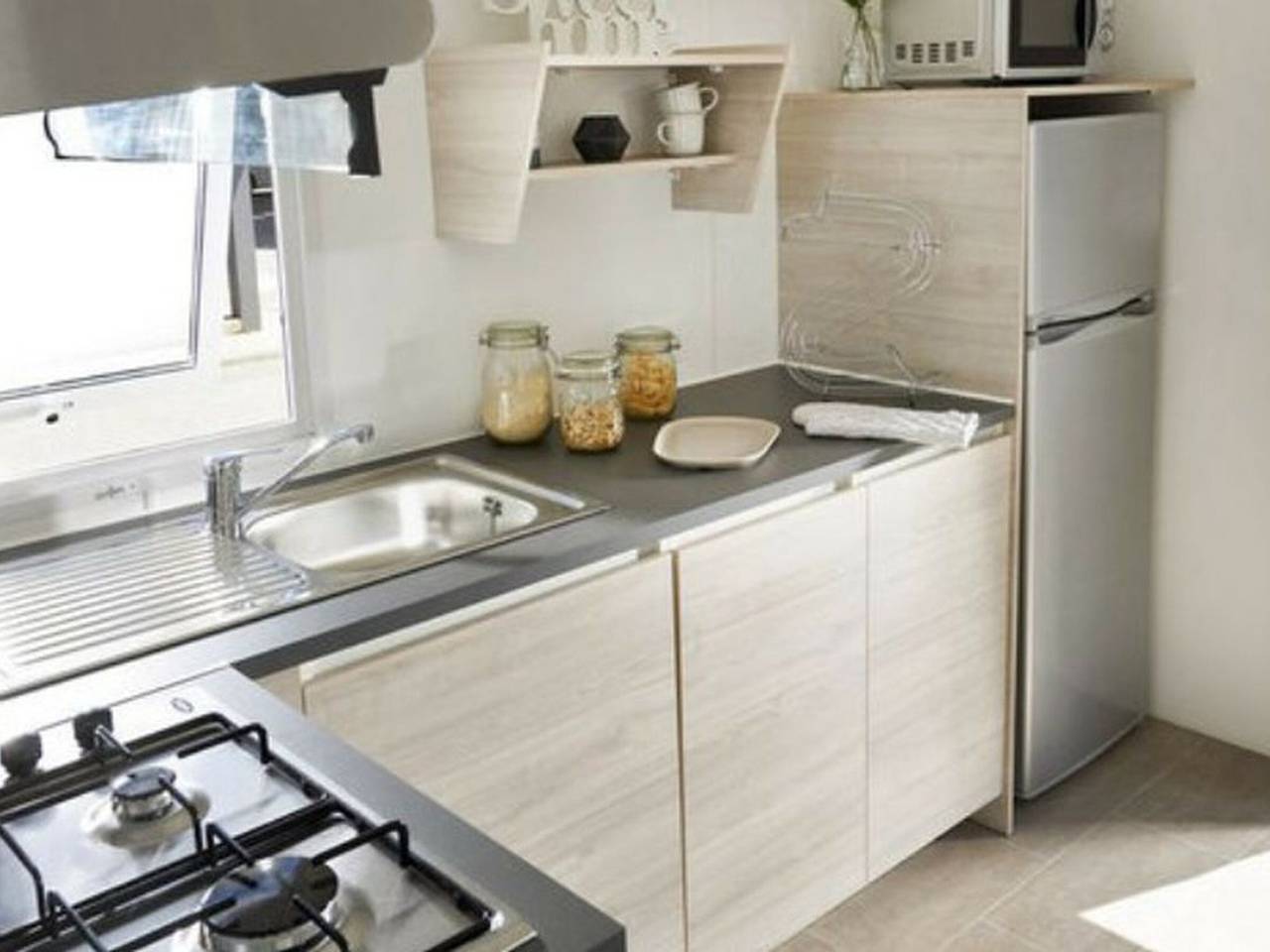 Mobil-home confortable avec terrasse à Saint-Gérons in Saint-Gérons, Région d'Aurillac