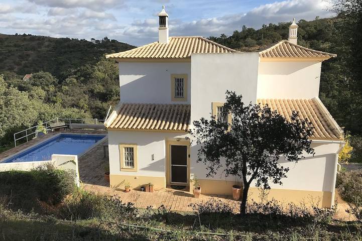 Location de vacances pour 6 personnes, avec jardin et terrasse dans Santa Catarina da Fonte do Bispo