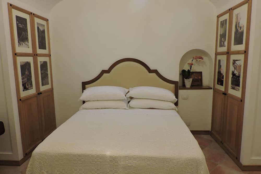 Entire apartment, Newly Renovated Home With Stunning Views in Positano, Sorrento Coast