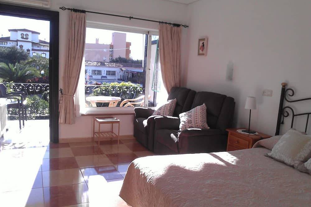Entire apartment, Dream holiday in Carihuela in Montemar Torremolinos, Torremolinos