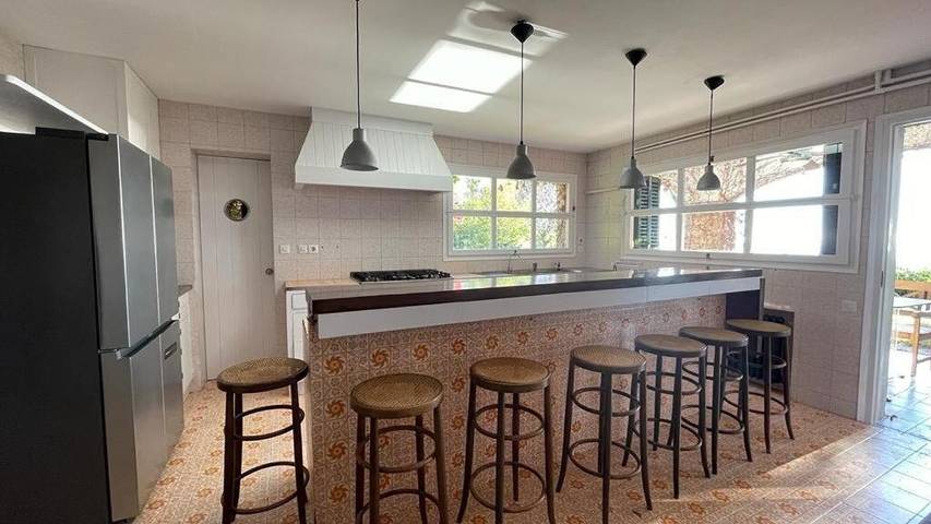 Chalet para 12 personas, con piscina además de jardín y vistas, Se admiten mascotas en Maresme - 3