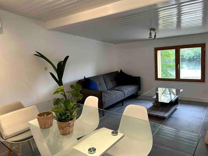 Gîte pour 11 personnes, avec jardin à La Chapelle-Moulière