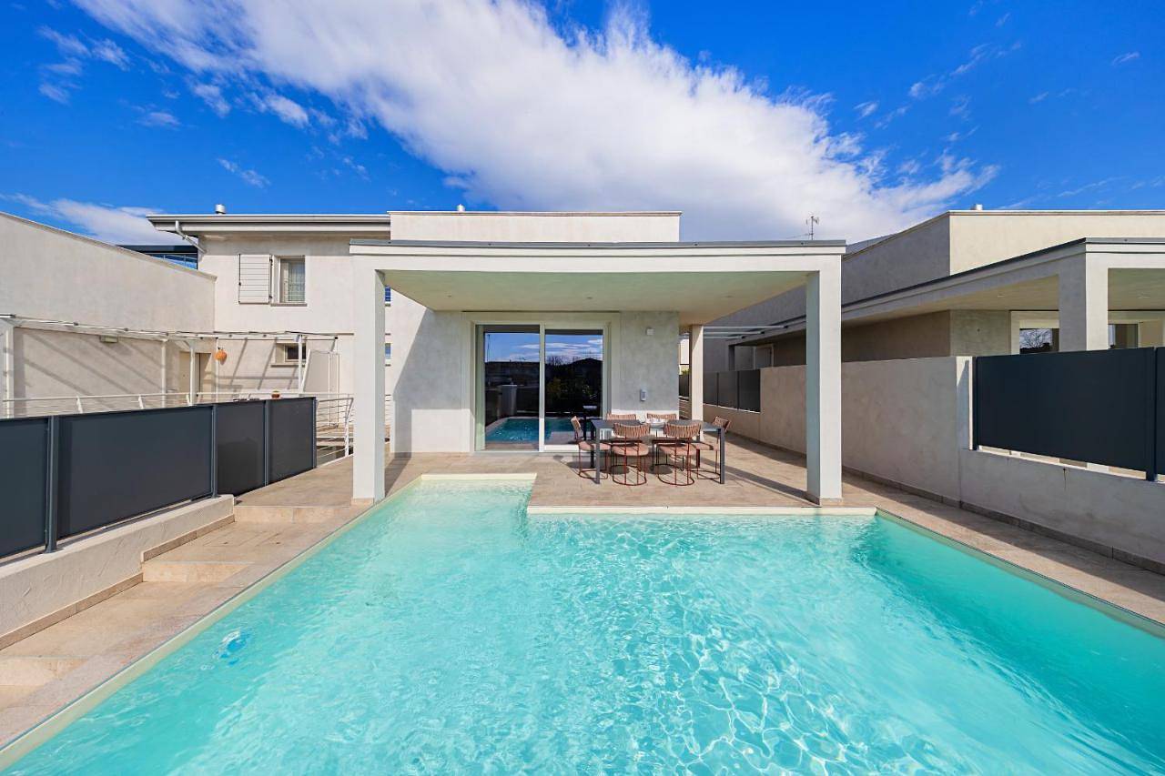 Luxury Villa Prestige in Sirmione, Prealpi Gardesane