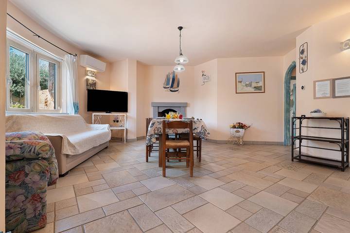 Ferienhaus 'La Dimora Di Ionela' mit privater Terrasse, WLAN und Klimaanlage in Terza Spiaggia, Golfo Aranci