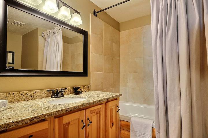 Vacation rental for 8 people, with hot tub and balcony as well as pool in Deer Valley