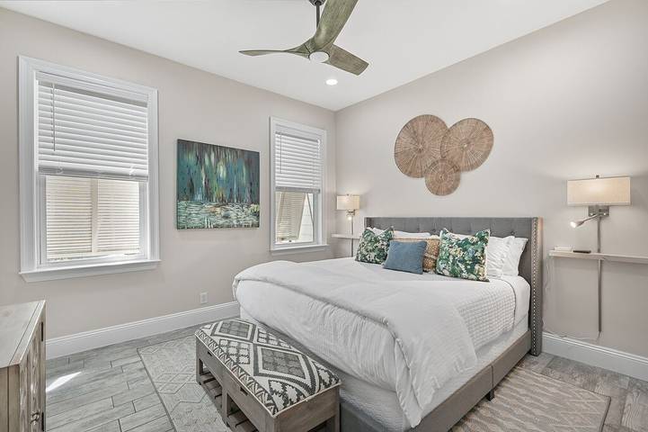 Vacation rental for 8 people, with balcony and pool, with pets in Rosemary Beach