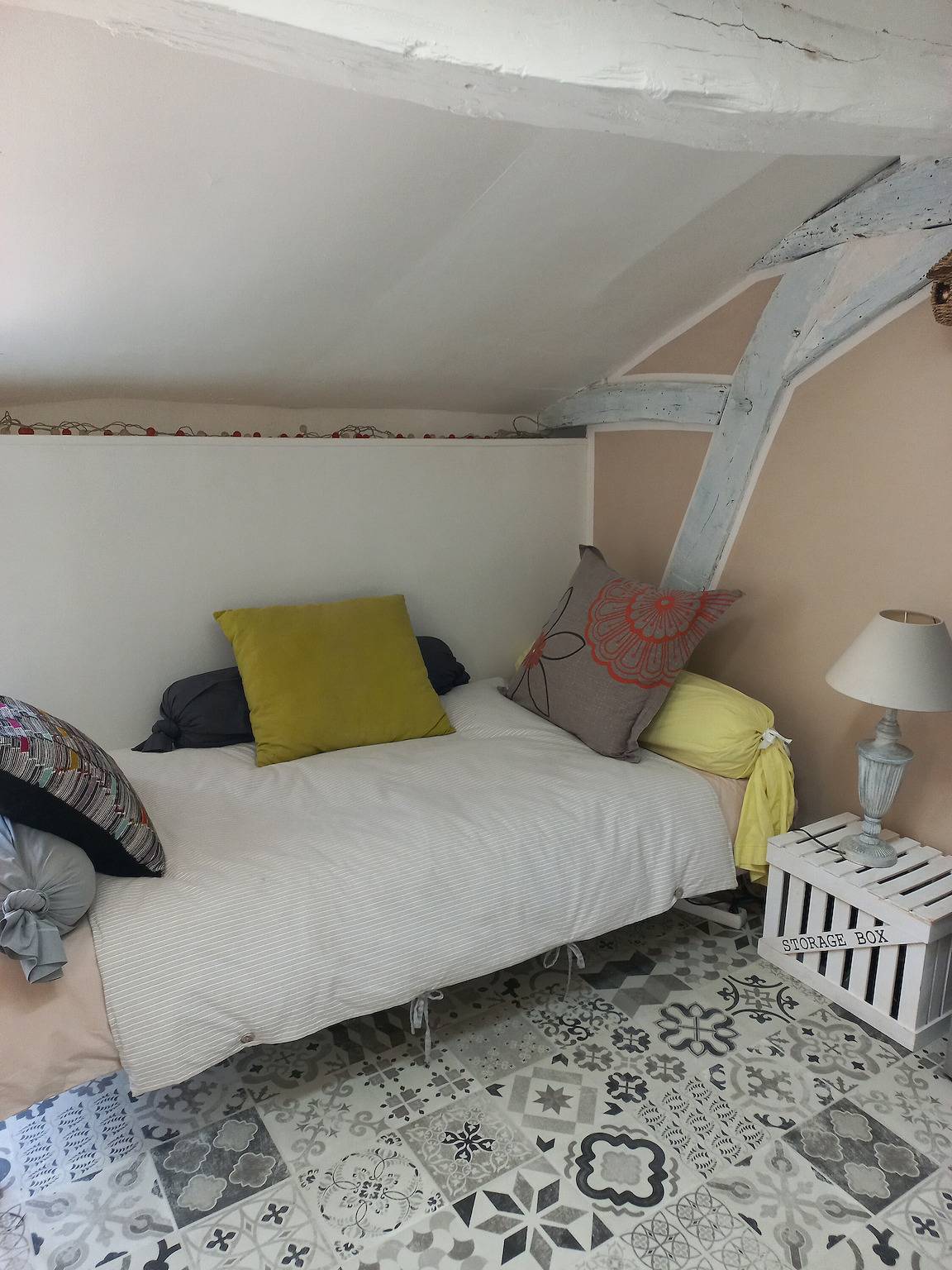 Bed and Breakfast 'Les Hirondelles' mit privater Terrasse, Gemeinschaftsgarten und Wlan in Saint-Georges-sur-Layon, Loire-Tal