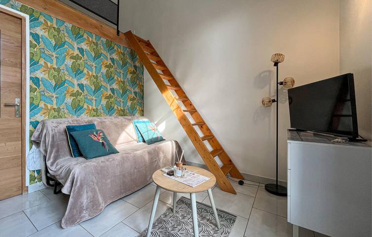 Charmante Ferienwohnung mit Pool, WLAN, Terrasse und Parkplatz in Eyragues, Arles und Umgebung
