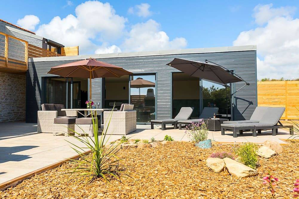 Cottage with private indoor heated swimming pool, 70 m² in Plozévet, Côte de Cornouaille