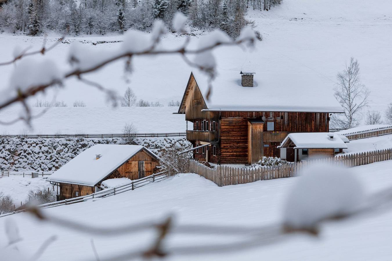 Chalet 'Kasern' mit Bergblick, privater Terrasse und WLAN in Gais, Kronplatz