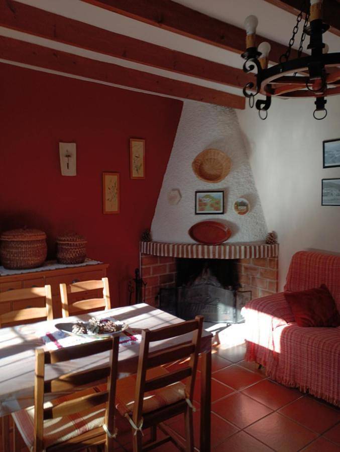 Casa rural para 4 personas, con terraza además de vistas al lago y vistas, Se admiten mascotas en Viñuela - 2