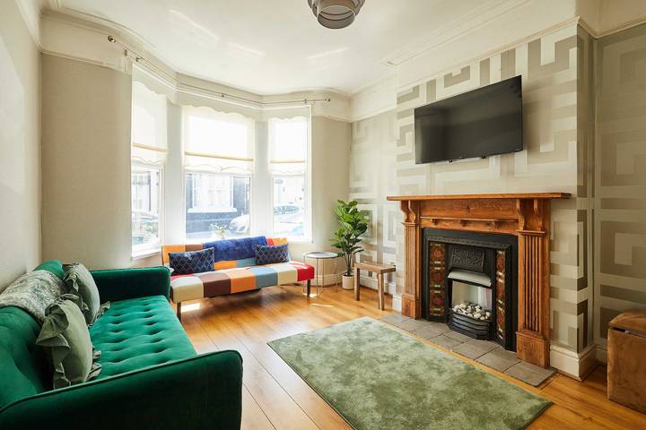 Vacation rental for 7 people, with Yard in Liverpool