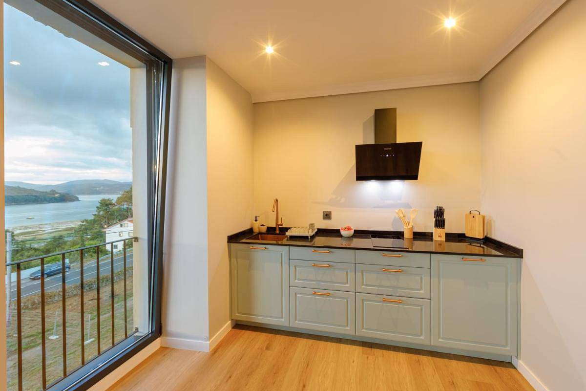 Ganze Wohnung, Villa Rosa Apartments in einem ländlichen Haus mit Panoramablick auf die Küste in Boa, Noia