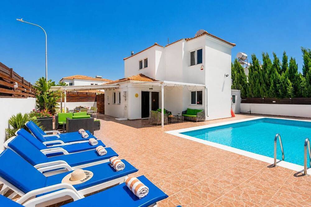 Holiday Rental for 10 People in Nissi Beach, South Cyprus