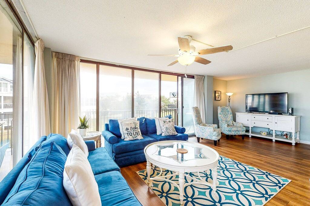 Ganze Wohnung, Sea Colony oceanfront 1st floor condo w/ elevator and shared pool in Sea Colony, Middlesex Beach