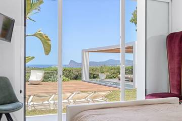Villa for 12 People in Cala Tarida, Sant Josep de sa Talaia, Photo 3