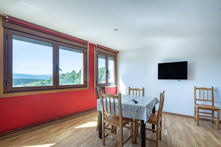 Ganze Wohnung, Casa 'Do Sil' mit Gemeinschaftspool, gemeinsamer Terrasse und Wlan in Monforte de Lemos, Reserva da Biosfera Ribeira Sacra e Serras do Oribio e Courel