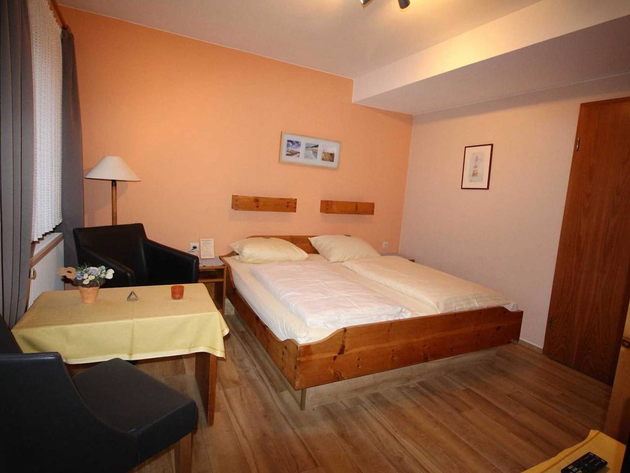 Hotel Garni Zur Post - Doppelzimmer klein in Utersum, Föhr