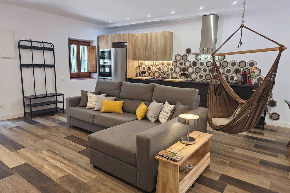 Entire apartment, The loreneta rest in Camprodon, Catalan Pyrenees