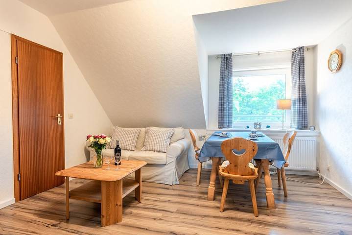 Ferienwohnung für 3 Personen, mit Balkon und Garten sowie Ausblick in Midlum - 3