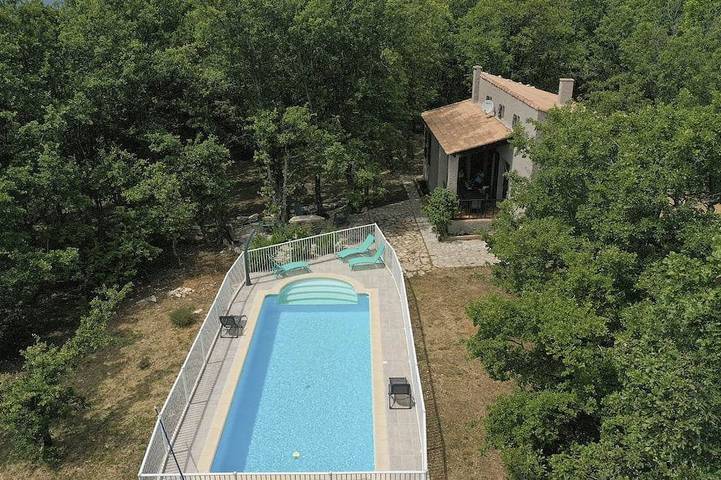 Location de vacances pour 8 personnes, avec terrasse et jardin, animaux acceptés à Vachères