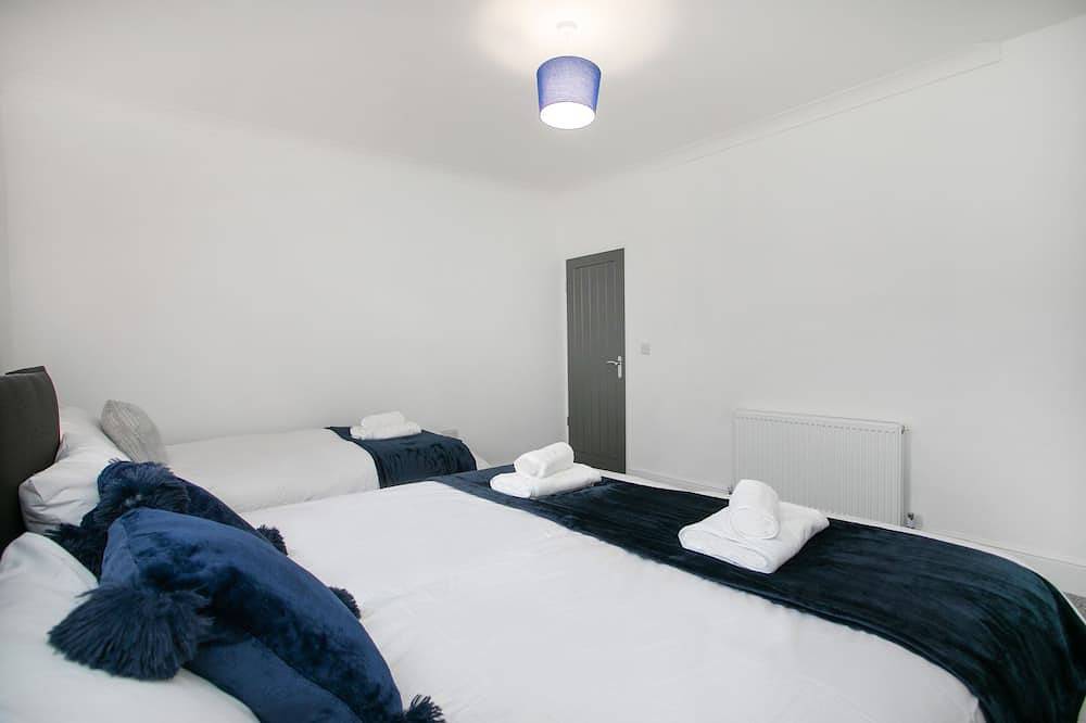 Cudworth House, Barnsley for Contractors & Families (Hosted by: Emu-J stays) in Barnsley, South Yorkshire