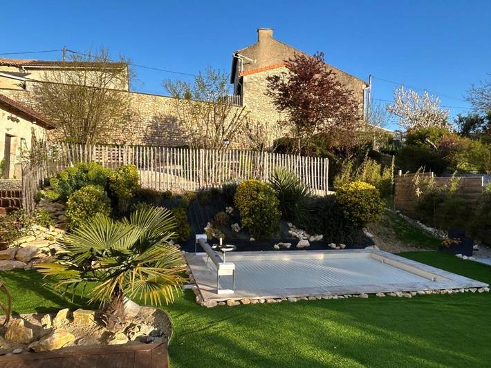 Location de vacances pour 12 personnes, avec jardin et piscine à Chasseneuil-du-Poitou - 2